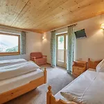 Konukevi Sportpension Enzian Saalbach-Hinterglemm